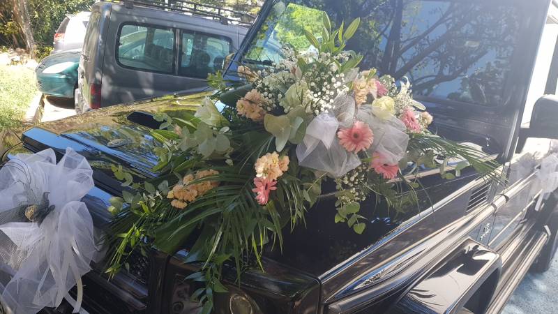 Splendide bouquet pour voiture de mariée 4X4 à Marseille
