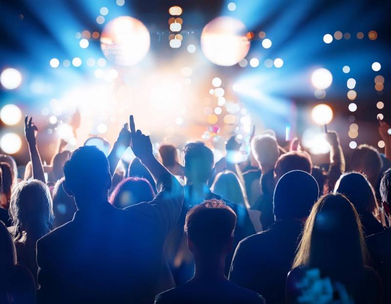 Evénement associatif : animation musicale avec Dj à l'occasion du Bal Républicain du 12 juillet avec spots lumineux à Marseille