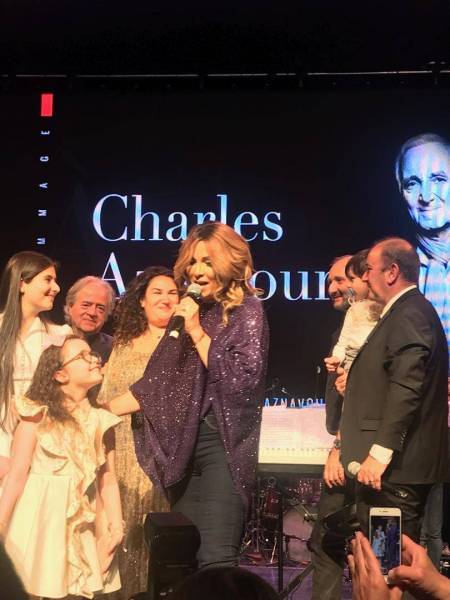 Hélène Ségarara chante à Marseille aznavour 2022