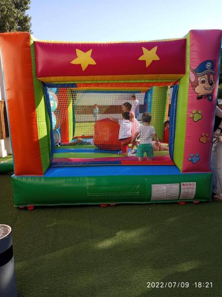 hâteau gonflable pour fête de village avec animations enfants