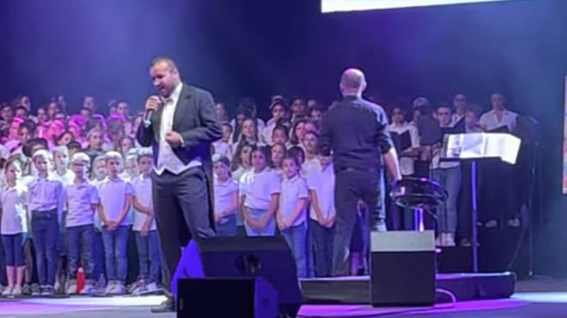 Naestro rend hommage à Charles Aznavour au dôme de Marseille