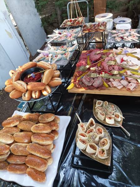 Salle de réception pour assemblée générale d'une association suivie d'un cocktail dînatoire et d'une animation dj à Aubagne