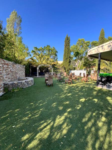 Salle de réception avec extérieur tout proche de Marseille