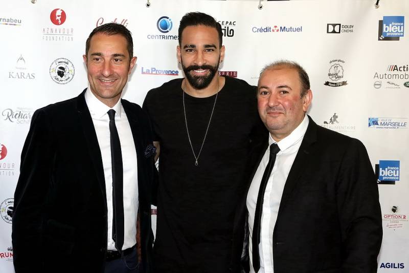 Adil RAMI avec Frank Evenements pour rendre hommage à Charles Aznavour