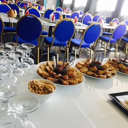 Salle de réception avec extérieur pour tous vos évènements d'entreprise à Vitrolles