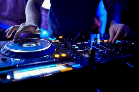 Notre zone d'activité pour ce service DJ professionnel à Aubagne proche Gémenos : anniversaire et animation clé en main en 2026